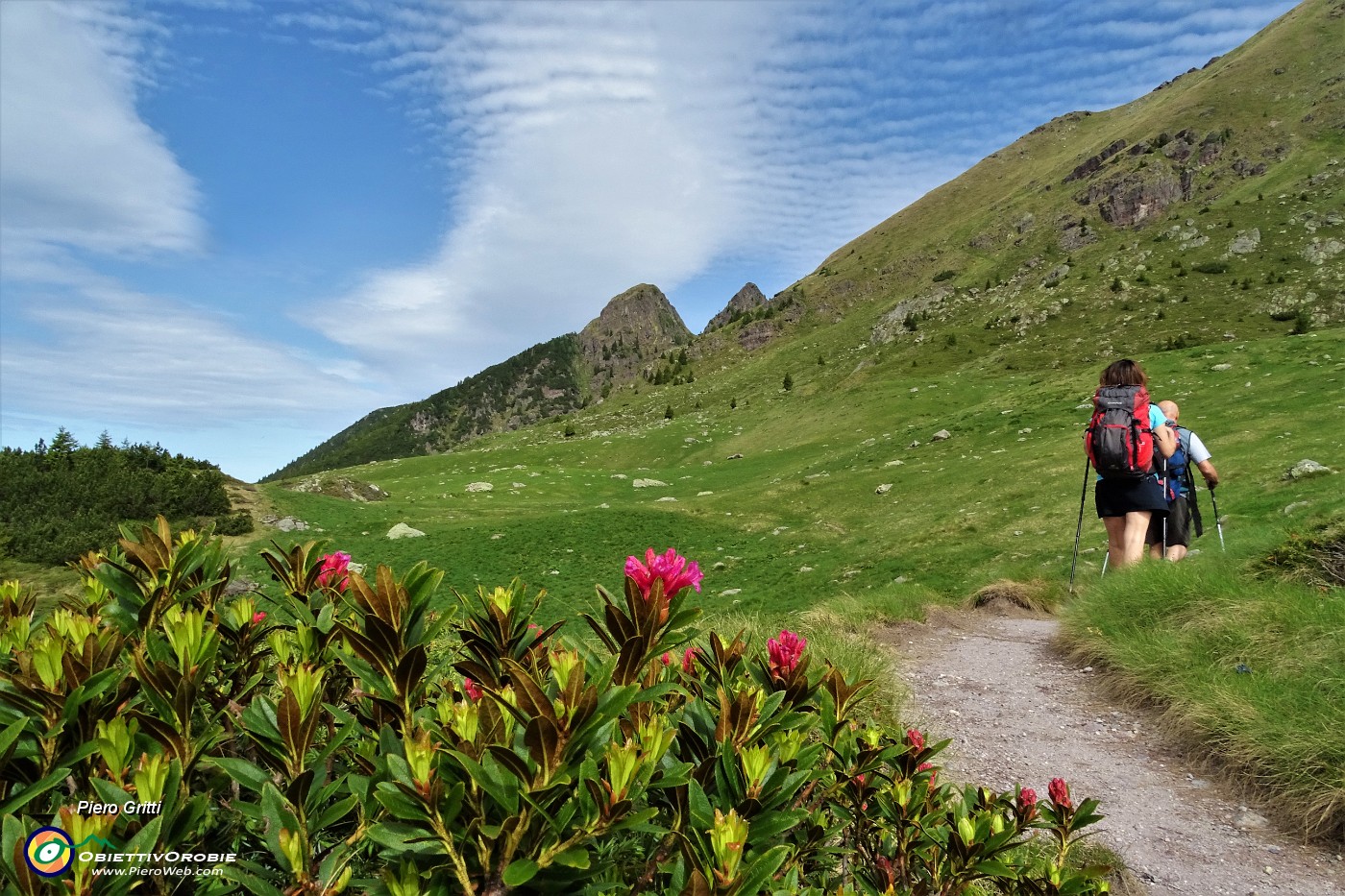 26 Attraversando il pianoro pascolivo di Monte Campo.JPG -                                